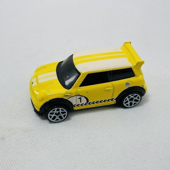 Mattel Hot Wheels Mini Cooper Challenge E40 Car Toy Vehicle Diecast Model Yellow - Picture 1 of 8